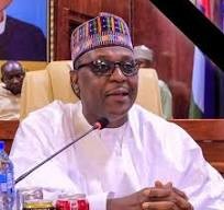 Fact-Check: Viral Photo of Surgeons Using Torchlight Misattributed to Nigerian Hospital